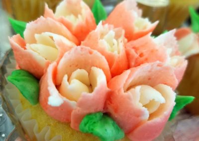 Dee Bakes bakery Custom cupcakes flowers